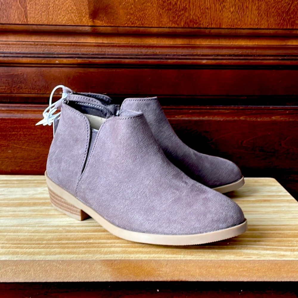 Old Navy toddler Faux Suede ankle bootie, size 11